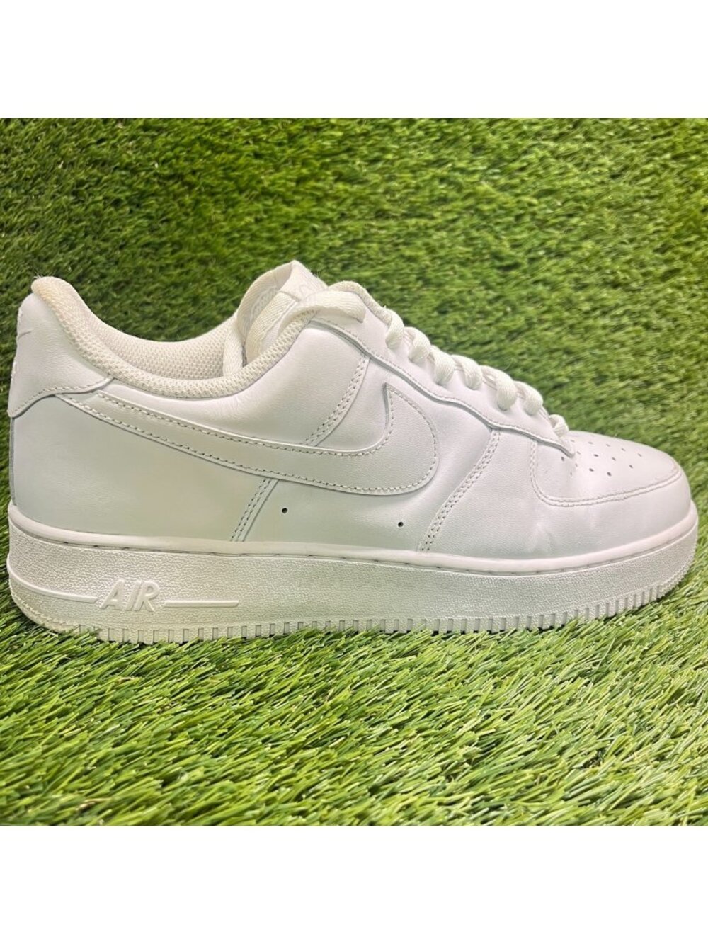 Nike Air Force 1 '07 Low Mens Size 10.5 White Athletic Lifestyle Shoes Sneakers